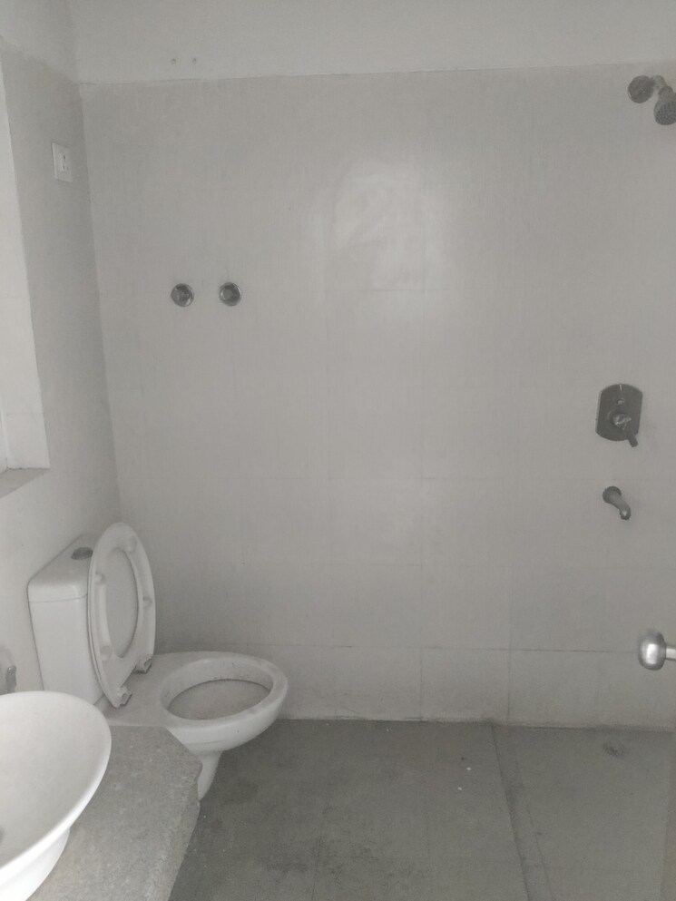 Bathroom, bptp-amstoria 3 Bedroom 1785 Sq.Ft. Builder Floor In Sector 102 Gurgaon 8739446