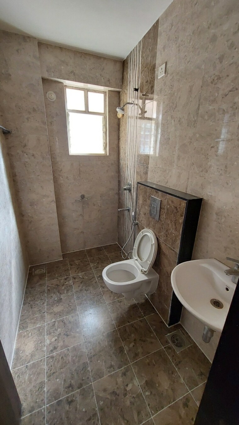 Bathroom, metro-jazz 2 Bedroom 1100 Sq.Ft. Apartment In Baner Pune 8739451
