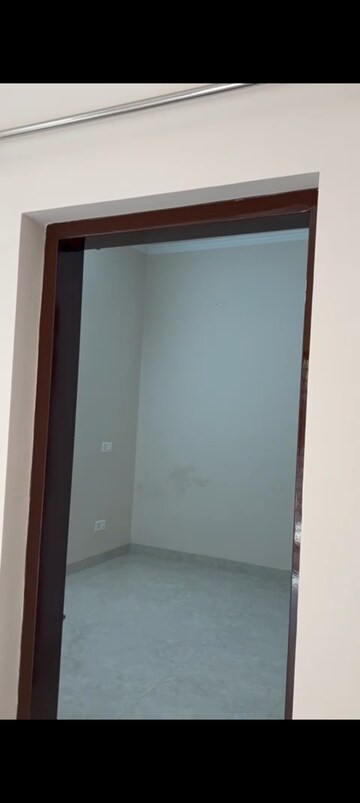 Room in 2 BHK Builder Floor at Sector 20 – for Rent