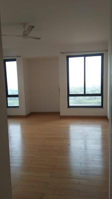 Room in 2 BHK Apartment at Jaypee Green Crescent Court, Jaypee Greens – for Rent