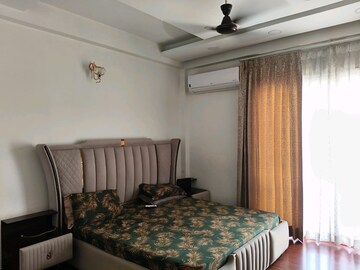 Bedroom in 3 BHK Builder Floor at BPTP Amstoria Plot, Sector 102 – for Rent