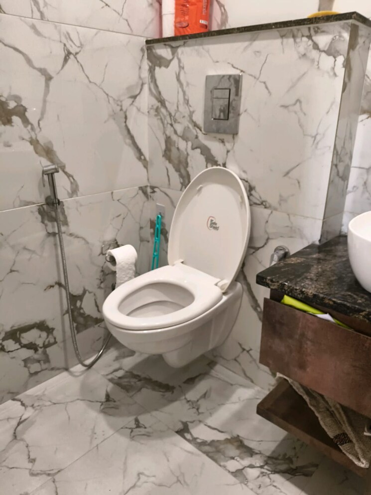 Bathroom, bptp-amstoria-plot 3 Bedroom 2300 Sq.Ft. Builder Floor In Sector 102 Gurgaon 8739549