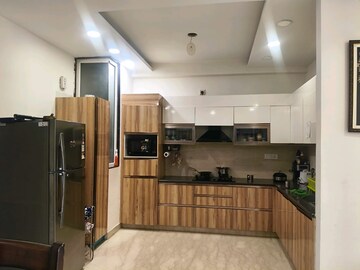 Kitchen in 3 BHK Builder Floor at BPTP Amstoria Plot, Sector 102 – for Rent