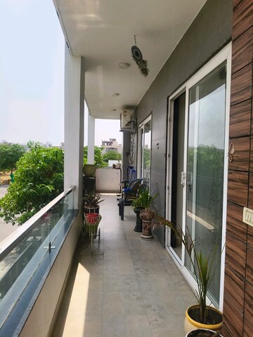 Balcony in 3 BHK Builder Floor at BPTP Amstoria Plot, Sector 102 – for Rent