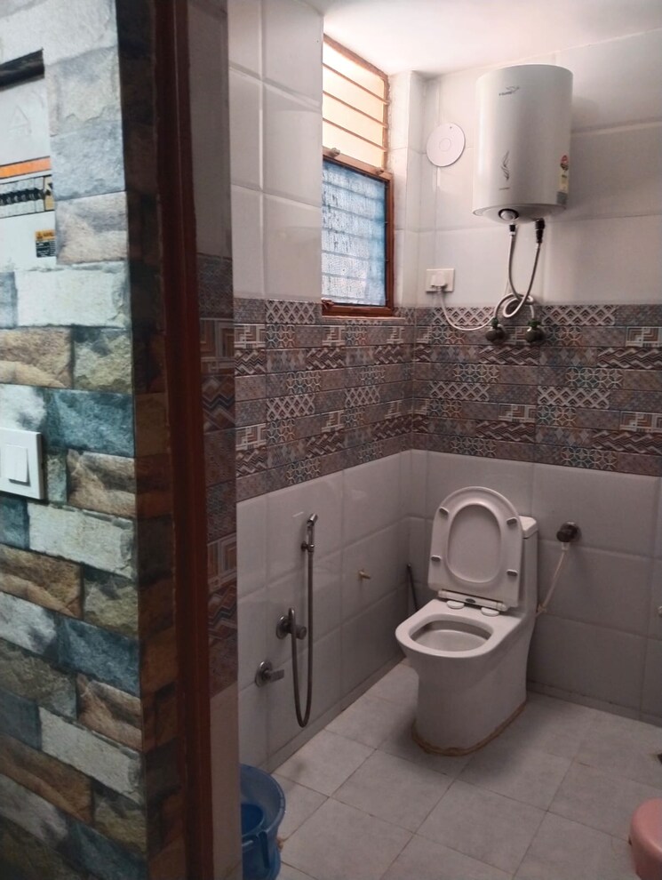Bathroom, sector 10 dwarka 2 Bedroom 1200 Sq.Ft. Apartment In Sector 10 Dwarka Delhi 8739518