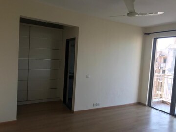 Room in 3 BHK Apartment at Unitech The Residences Gurgaon, Sector 33 – for Rent