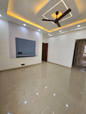 Room in 3 BHK Apartment at Indiabulls Centrum Park, Sector 103 – for Sale