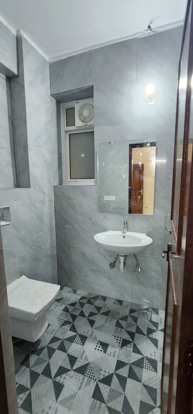 Bathroom, ardee-city 4 Bedroom 1600 Sq.Ft. Builder Floor In Sector 52 Gurgaon 8739560