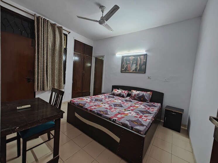 Room, ardee-city 4 Bedroom 1800 Sq.Ft. Builder Floor In Sector 52 Gurgaon 8739603