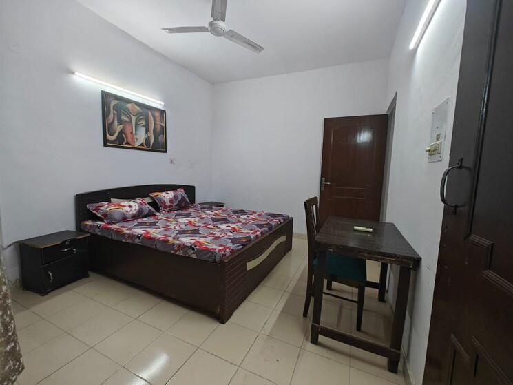 Room, ardee-city 4 Bedroom 1800 Sq.Ft. Builder Floor In Sector 52 Gurgaon 8739603