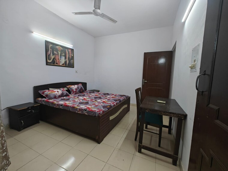 Room, ardee-city 4 Bedroom 1800 Sq.Ft. Builder Floor In Sector 52 Gurgaon 8739603
