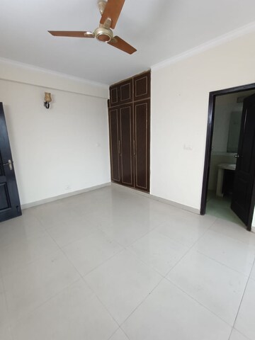 Room in 3 BHK Apartment at JMD Gardens, Sector 33 – for Rent