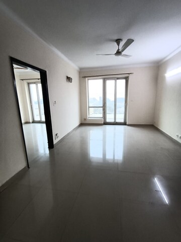 Room in 3 BHK Apartment at JMD Gardens, Sector 33 – for Rent