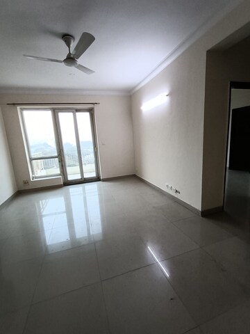 Room in 3 BHK Apartment at JMD Gardens, Sector 33 – for Rent