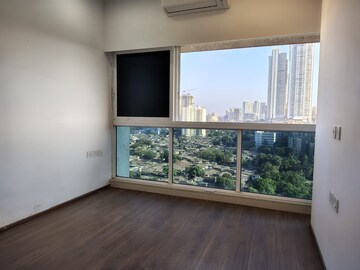 Room in 2 BHK Apartment at Mantri Park, Goregaon East – for Rent