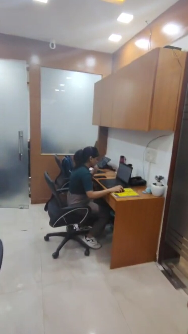 Team Area, bestfield Commercial Office Space 600 Sq.Ft. In Netaji Subhash Place Delhi 8739642