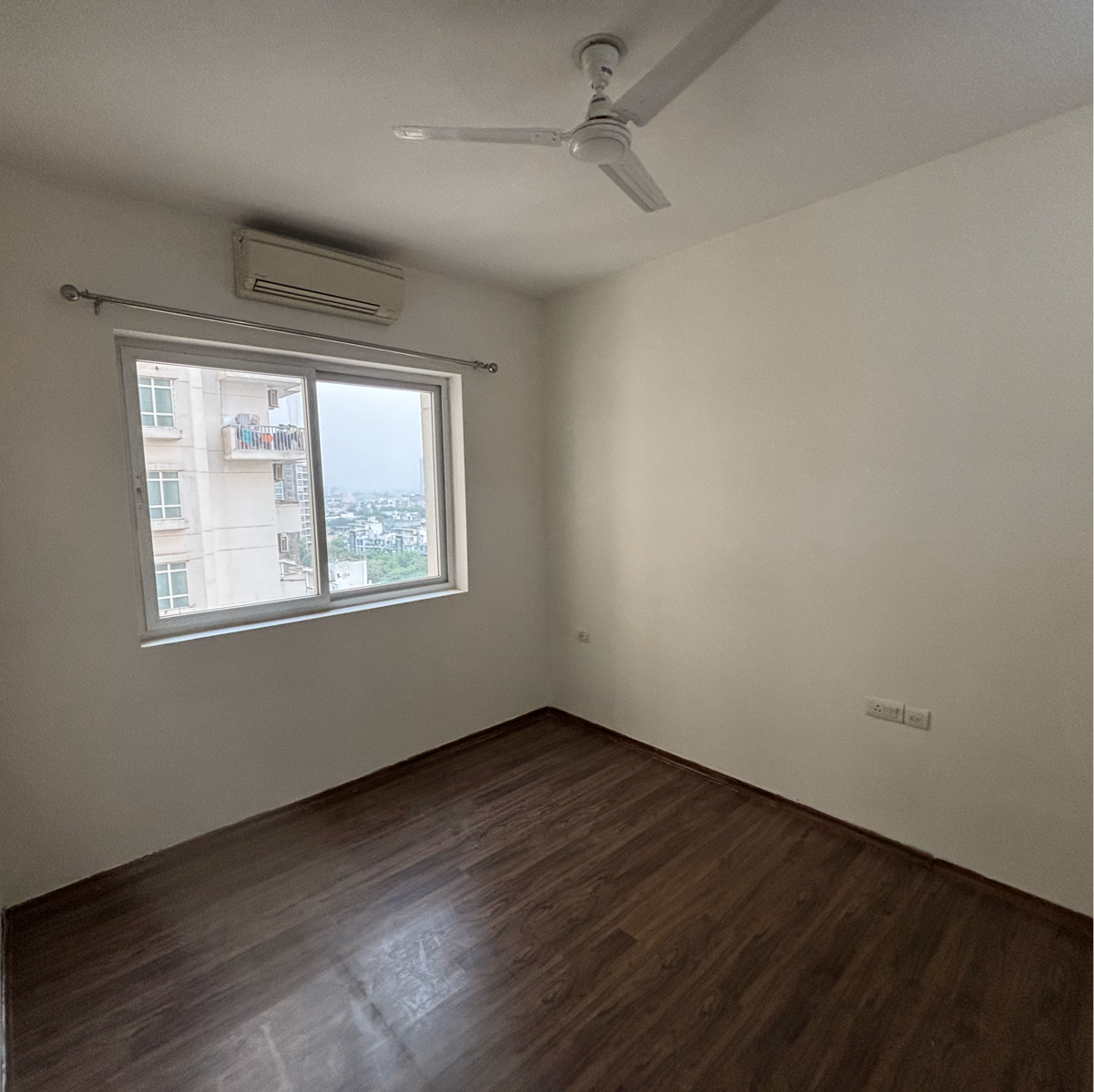 3 BHK + Servant Room Apartment For Rent in BPTP Park Prime