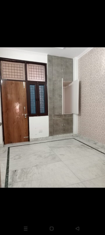 Room in 3 BHK Builder Floor at Shakti Khand Iii – for Sale