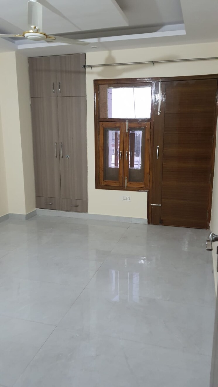 Room, sector 4 3 Bedroom 259 Sq.Yd. Builder Floor In Sector 4 Gurgaon 8739646