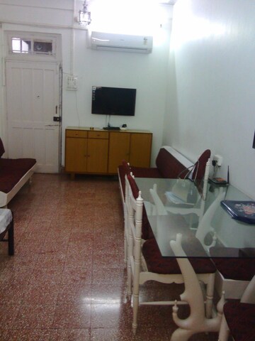Living Room in 1.5 BHK Apartment at Pushpa Vihar CHS, Colaba – for Rent
