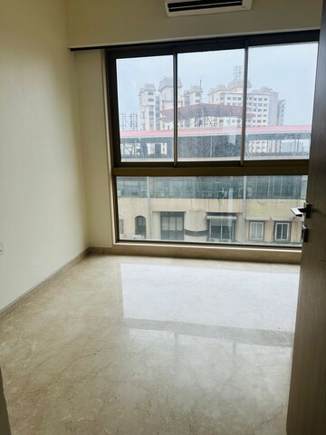 Room in 2 BHK Apartment at Godrej RKS, Chembur – for Rent