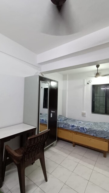 Room in  Pg at Law College Road – for Rent