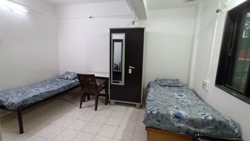 Room in  Pg at Law College Road – for Rent