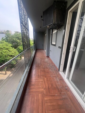 Balcony in 3 BHK Builder Floor at Central Park 3 Flower Valley, Sohna Sector 33 – for Rent