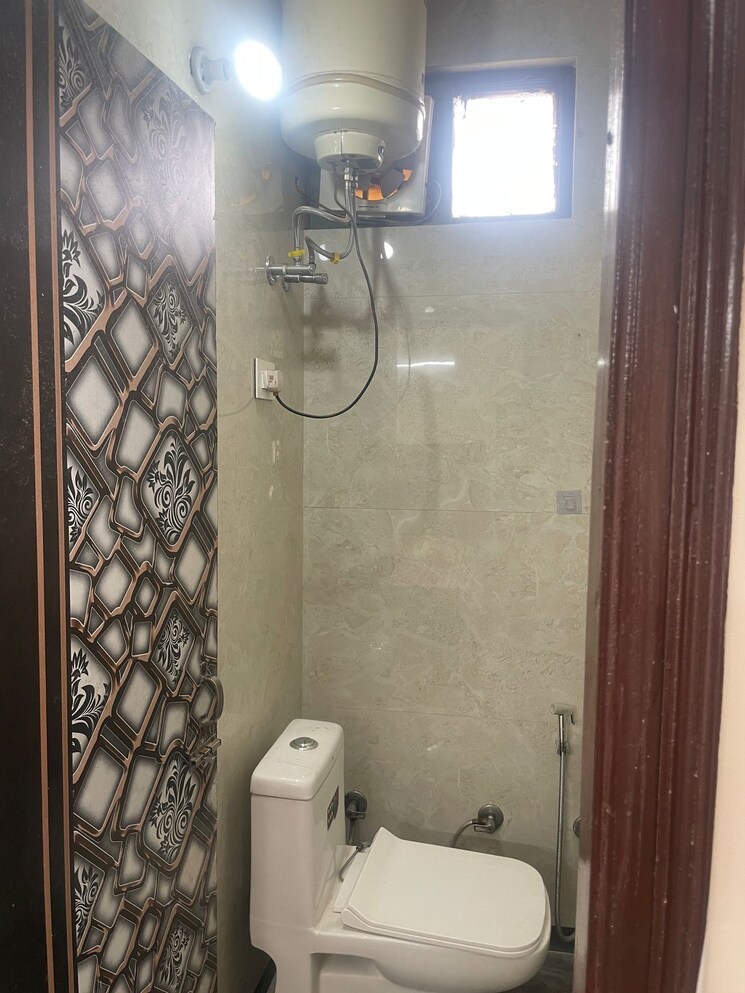 Bathroom, tagore garden 1 Bedroom 120 Sq.Yd. Builder Floor In Tagore Garden Delhi 8739737