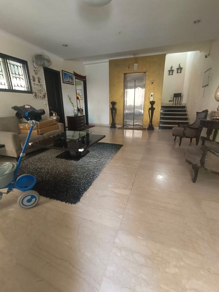  Parking, saket 6 Bedroom 7650 Sq.Ft. Builder Floor In Saket Delhi 8739792