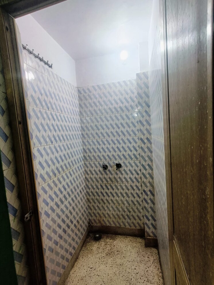 Bathroom, sector 15 2 Bedroom 112 Sq.Yd. Builder Floor In Sector 15 Noida 8739790