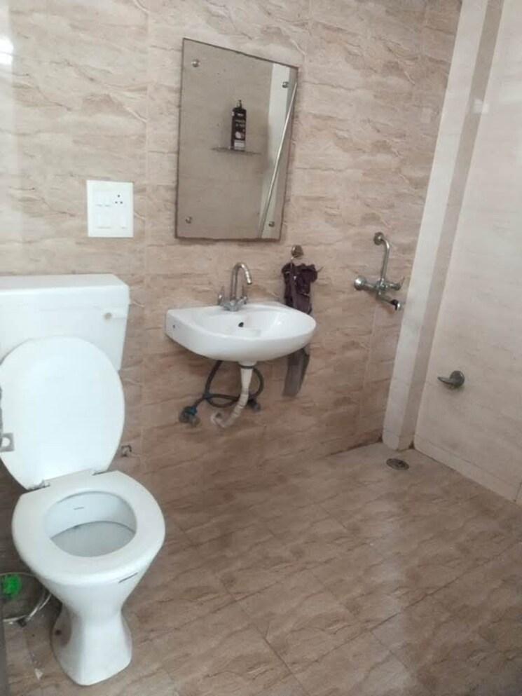 Bathroom, sector 9 2 Bedroom 157 Sq.Yd. Builder Floor In Sector 9 Gurgaon 8739836