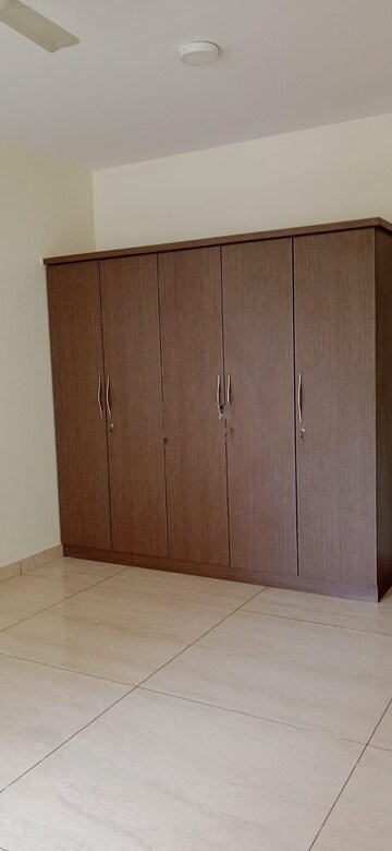 Room in 3 BHK Apartment at Sobha Dew Flower, Jp Nagar – for Rent