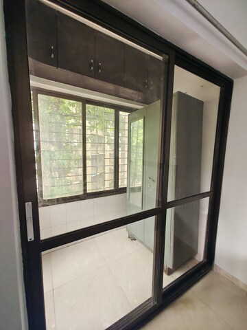Room in 2 BHK Apartment at Jasmine Tower, Vasant Vihar – for Rent