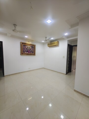 Room in 2 BHK Apartment at Jasmine Tower, Vasant Vihar – for Rent
