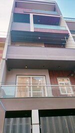 3 BHK + Servant Room,Study Room 125 Sq.Yd. Builder Floor in Deepali Enclave 