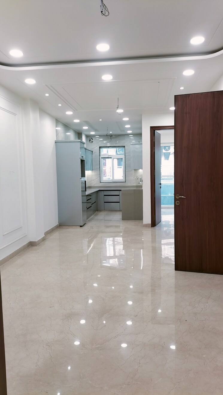 Room, pitampura 3 Bedroom 125 Sq.Yd. Builder Floor In Pitampura Delhi 8739936