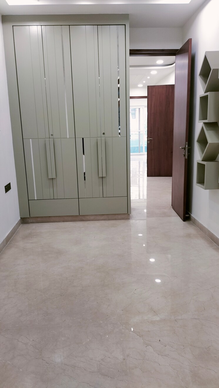 Room, pitampura 3 Bedroom 125 Sq.Yd. Builder Floor In Pitampura Delhi 8739936