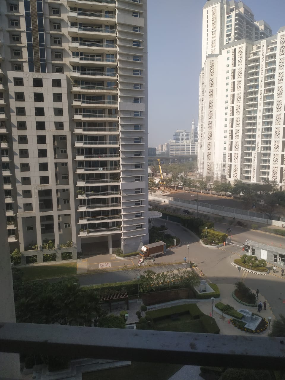 4 BHK + Servant Room Apartment For Rent in DLF The Belaire