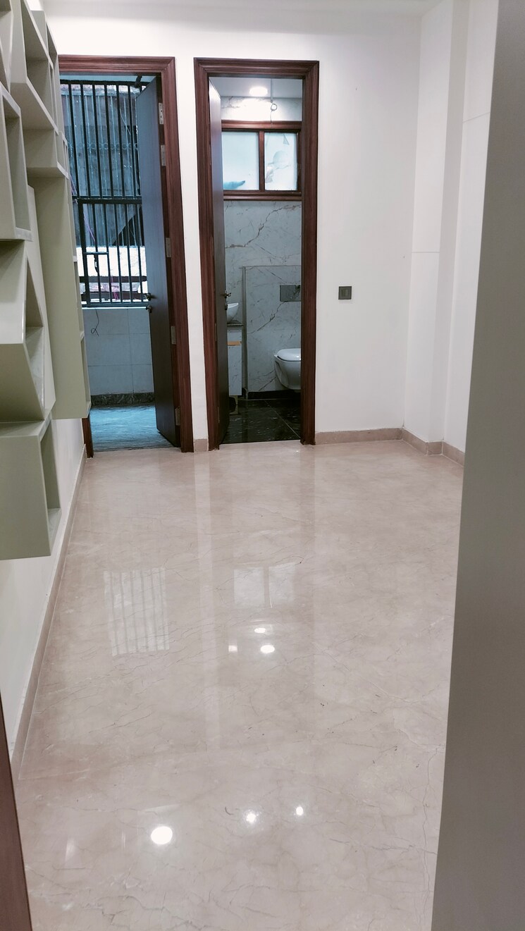 Room, pitampura 3 Bedroom 125 Sq.Yd. Builder Floor In Pitampura Delhi 8739936