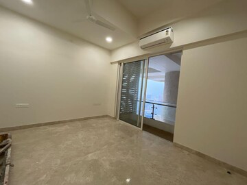 Room in 3 BHK Apartment at Indiabulls Sky Forest, Lower Parel – for Rent