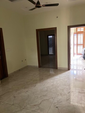 Room in 3 BHK Builder Floor at Mussoorie Road – for Rent