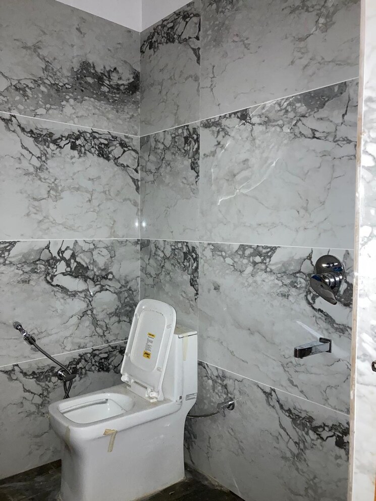 Bathroom, mussoorie road 3 Bedroom 2200 Sq.Ft. Builder Floor In Mussoorie Road Dehradun 8739968