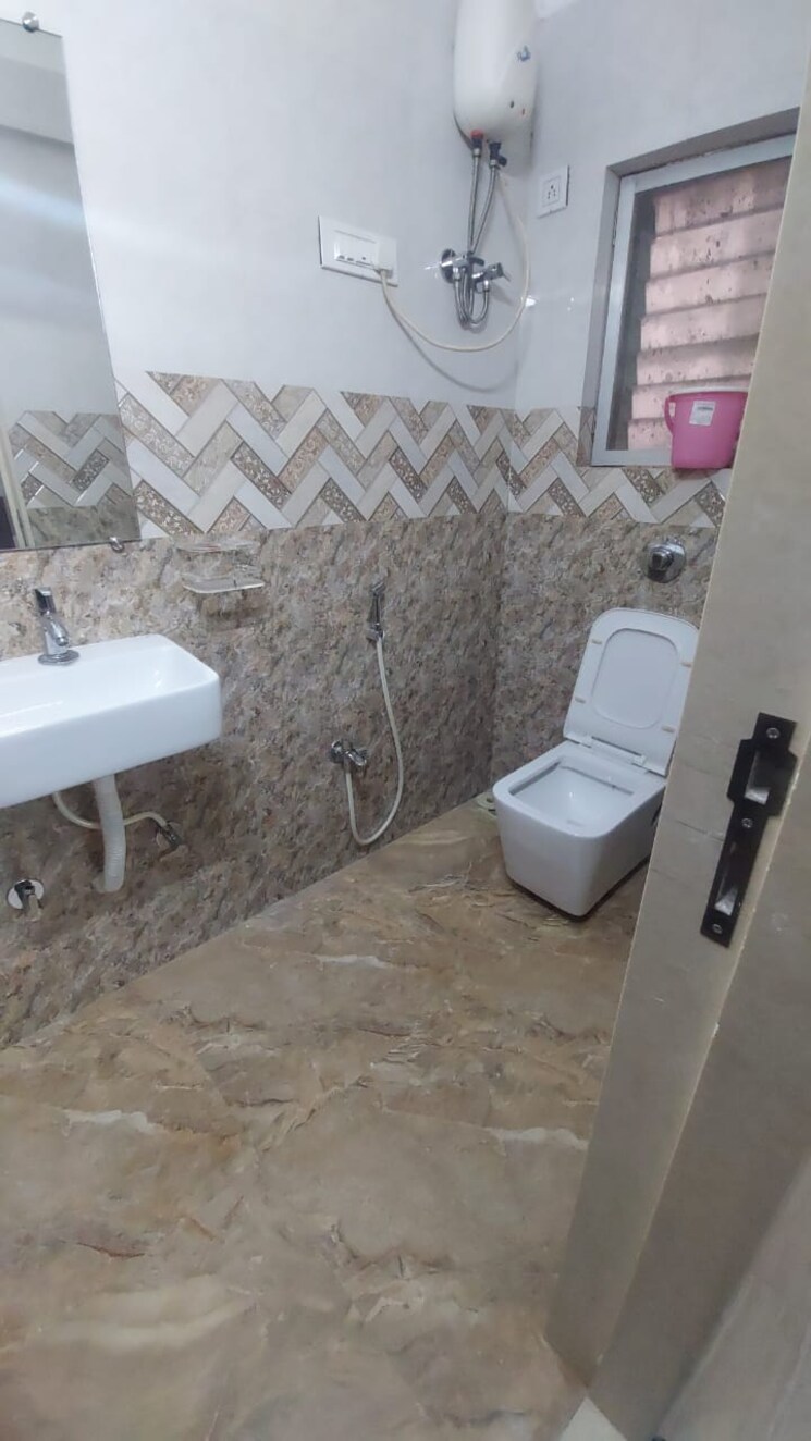 Bathroom, china-link-apartment 3 Bedroom 950 Sq.Ft. Apartment In Malad West Mumbai 8739975