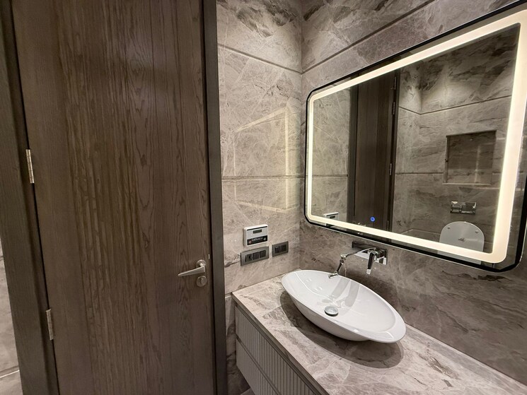 Bathroom, defence colony 3 Bedroom 1953 Sq.Ft. Builder Floor In Defence Colony Delhi 8739986
