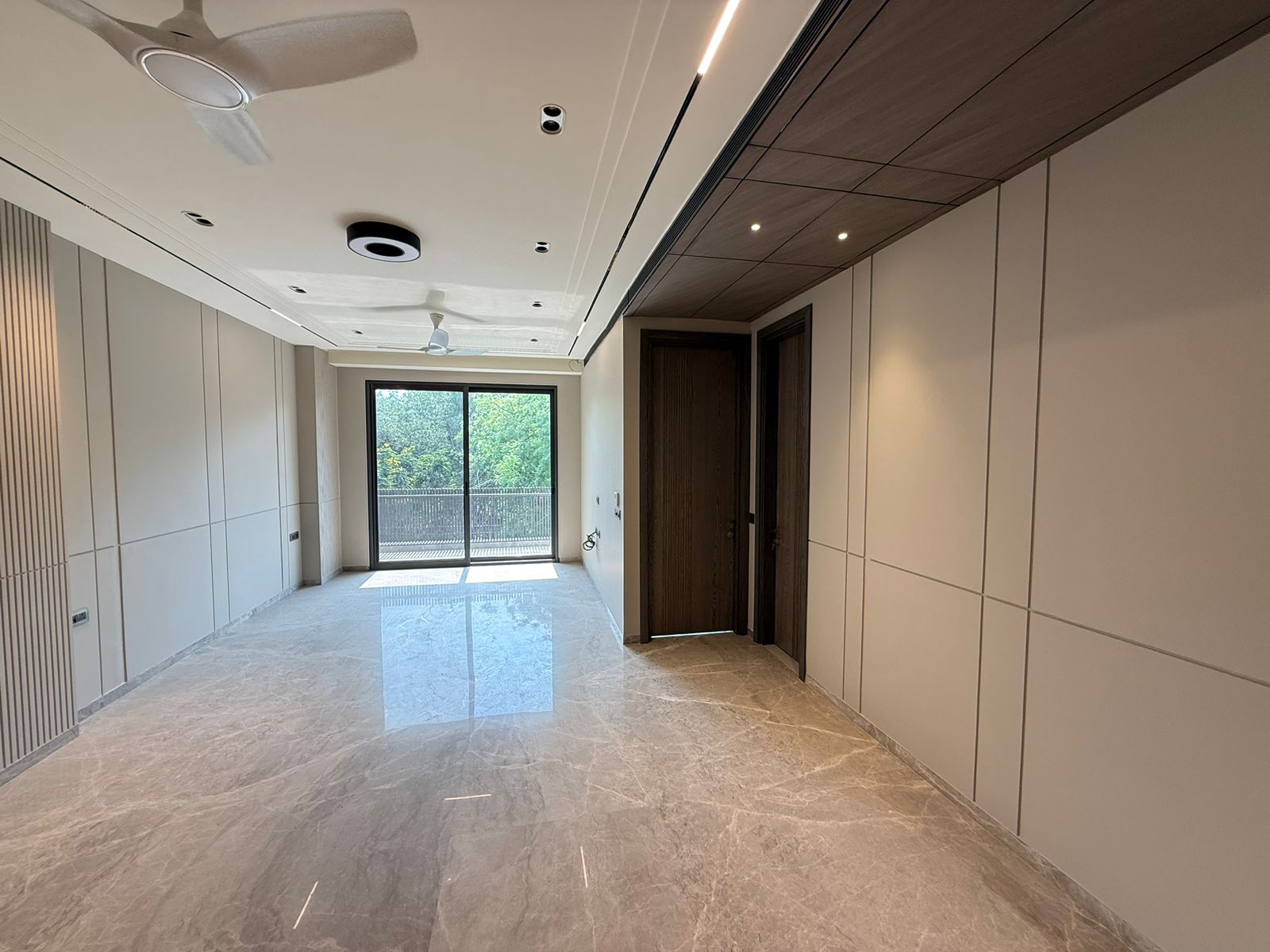 3 BHK + Servant Room Builder Floor For Rent in Defence Colony