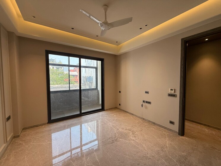 Room, defence colony 3 Bedroom 1953 Sq.Ft. Builder Floor In Defence Colony Delhi 8739986