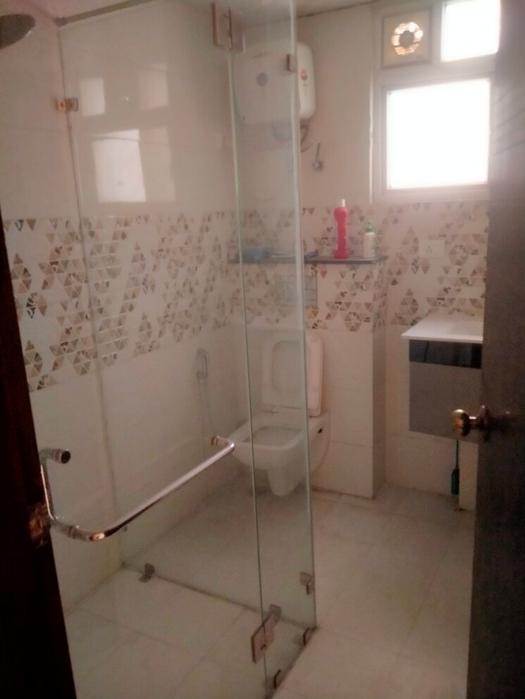 Bathroom, gomti nagar 3 Bedroom 1900 Sq.Ft. Apartment In Gomti Nagar Lucknow 8739998