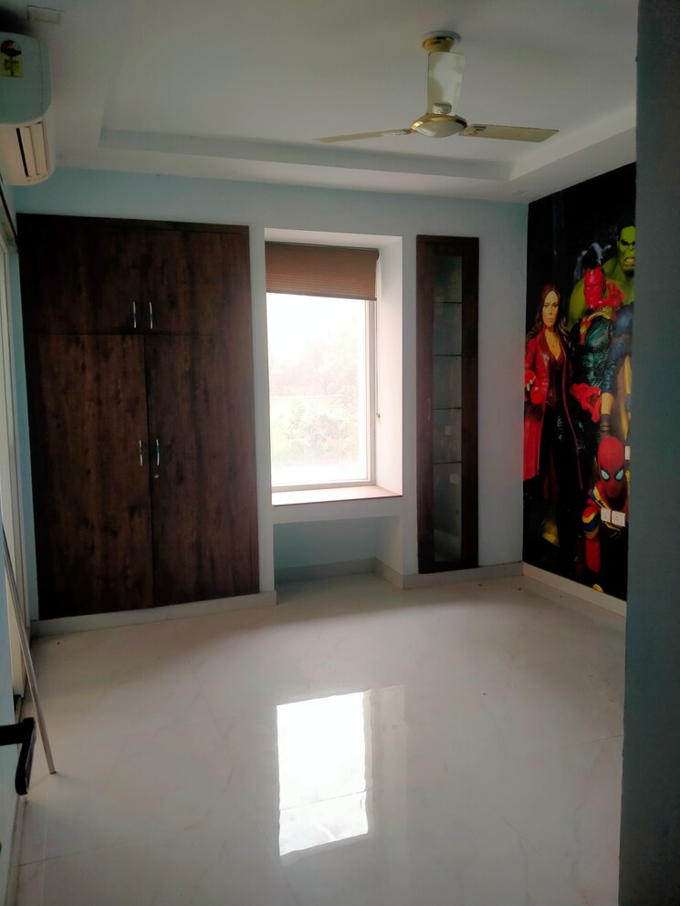 Room, gomti nagar 3 Bedroom 1900 Sq.Ft. Apartment In Gomti Nagar Lucknow 8739998