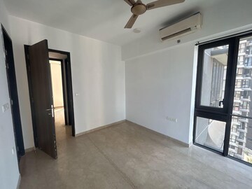 Room in 3 BHK Apartment at Lodha The Park, Worli – for Rent